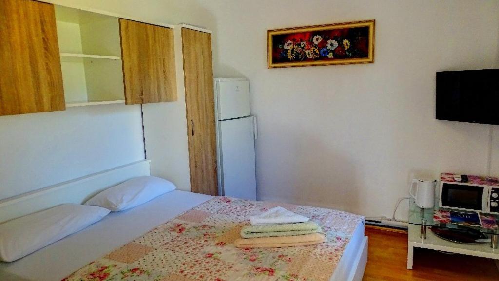 Studio Apartman I Mali Apartman Вир Екстериор снимка