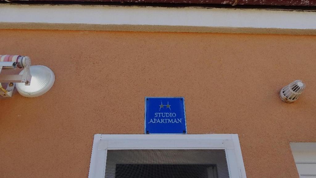 Studio Apartman I Mali Apartman Вир Екстериор снимка